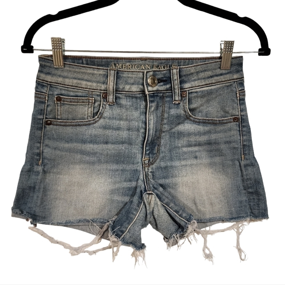 American Eagle Cuffed Raw Hem Distressed Lt Wash‎ Jean Shorts High Rise Shortie